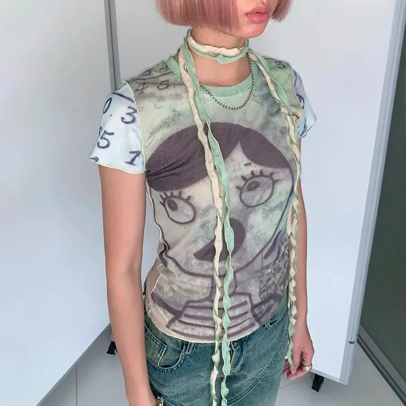 Grunge-Ästhetik Mesh Tops und Cyber Grafik