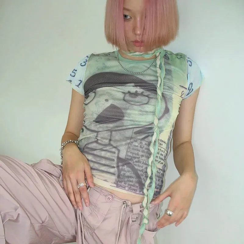 Grunge-Ästhetik Mesh Tops und Cyber Grafik