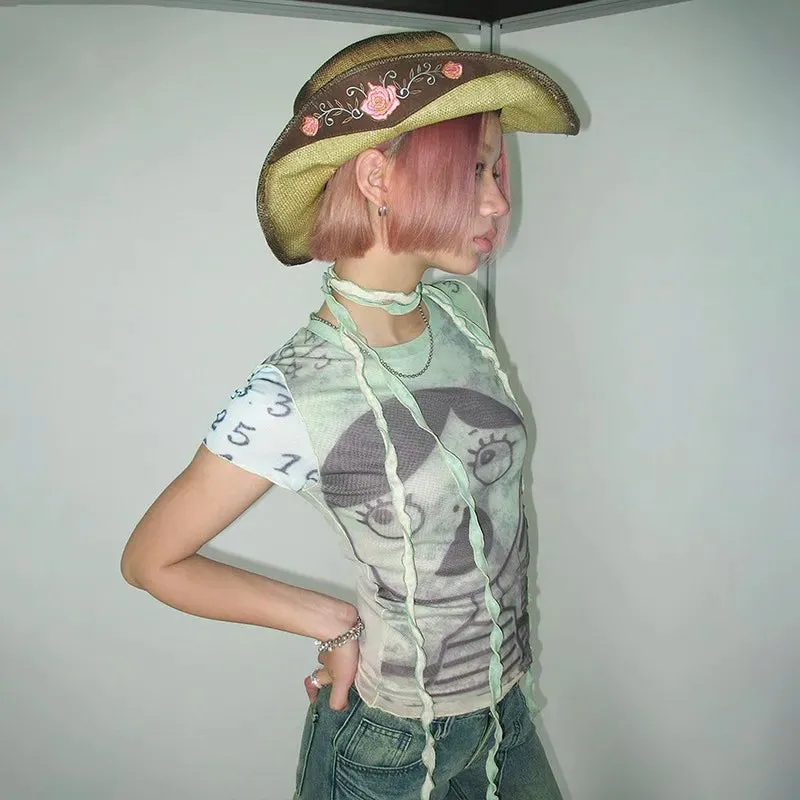 Grunge-Ästhetik Mesh Tops und Cyber Grafik